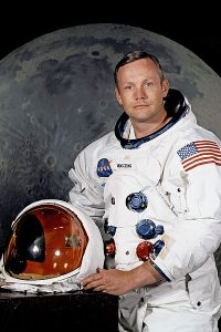 480px-Neil_Armstrong_pose
